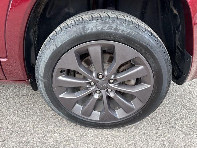 used 2020 Jeep Cherokee car, priced at $19,996