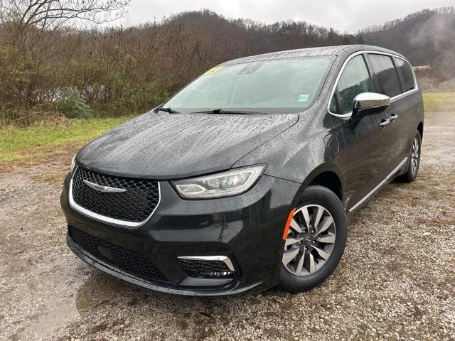 used 2023 Chrysler Pacifica Hybrid car, priced at $25,996