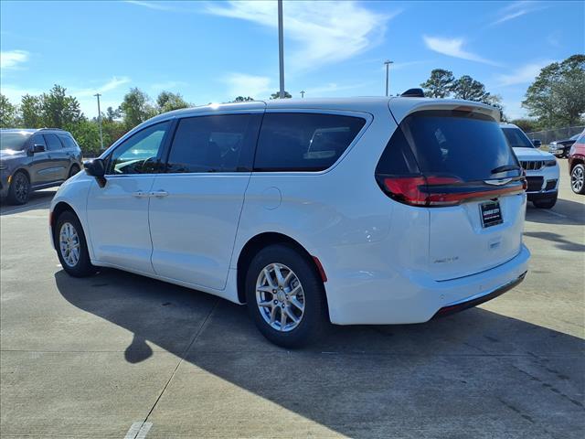 new 2026 Chrysler Pacifica car, priced at $40,279