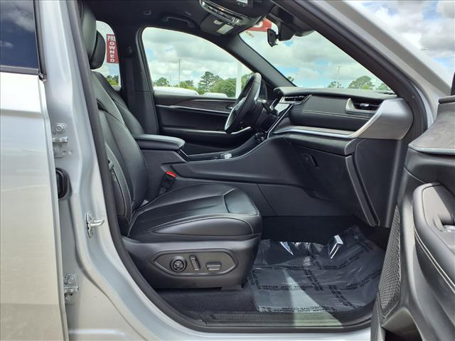 used 2025 Jeep Grand Cherokee car, priced at $37,963