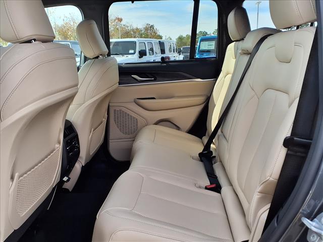 new 2025 Jeep Grand Cherokee car, priced at $45,193