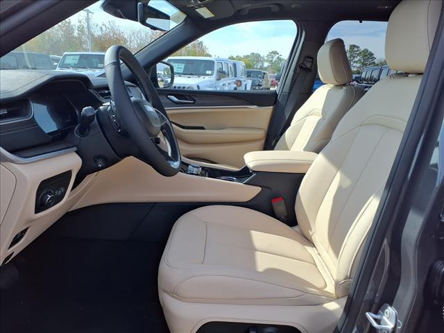 new 2025 Jeep Grand Cherokee car, priced at $45,193