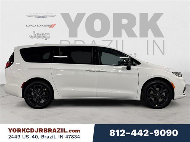 new 2026 Chrysler Pacifica car, priced at $51,178