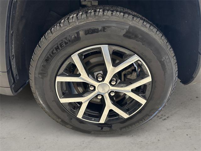 used 2024 Jeep Grand Cherokee L car, priced at $33,134