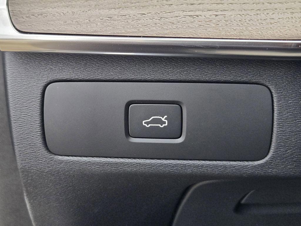 new 2026 Volvo XC90 car, priced at $68,465