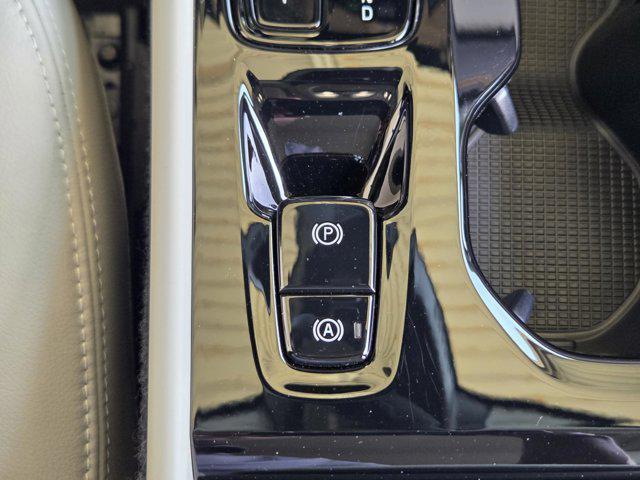 used 2025 Volvo XC40 car