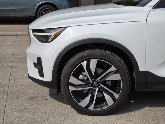 used 2025 Volvo XC40 car
