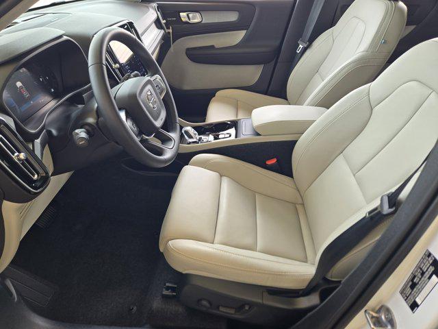 used 2025 Volvo XC40 car