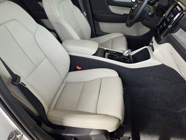 used 2025 Volvo XC40 car