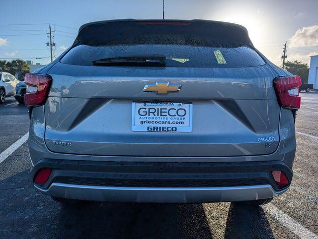 new 2025 Chevrolet Trax car, priced at $22,284