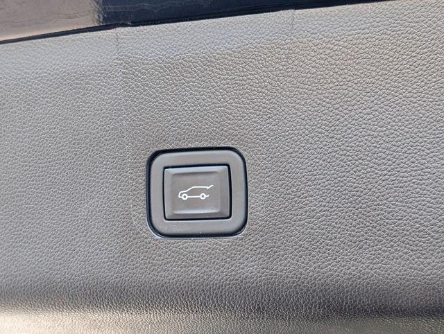 used 2023 Chevrolet Traverse car, priced at $34,492