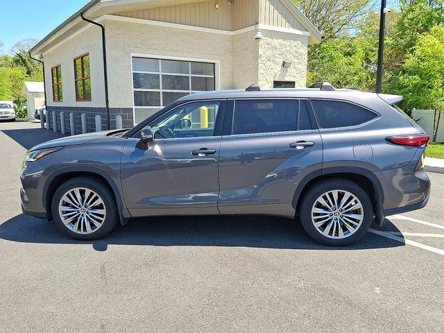 used 2023 Toyota Highlander car, priced at $43,577