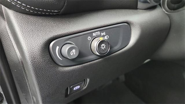 new 2025 Chevrolet Blazer car, priced at $40,018