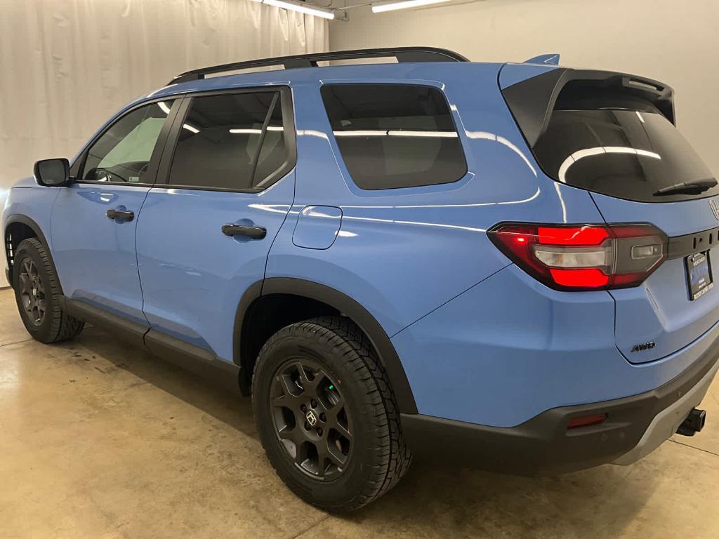 new 2025 Honda Pilot car, priced at $49,395
