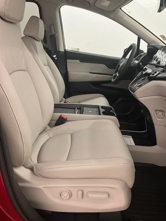 new 2026 Honda Odyssey car, priced at $43,885