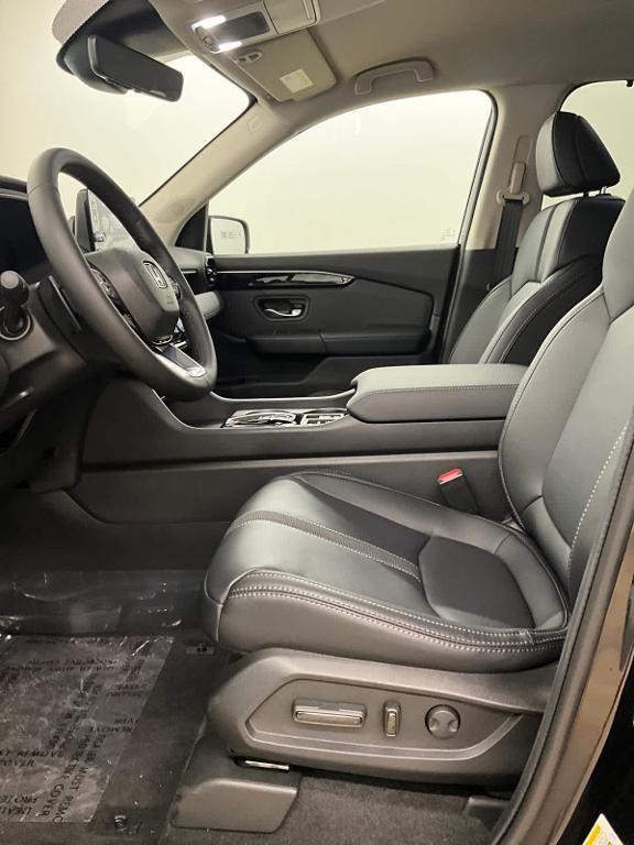 new 2025 Honda Pilot car, priced at $44,867