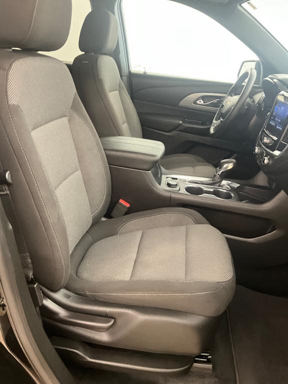 used 2023 Chevrolet Traverse car, priced at $29,988