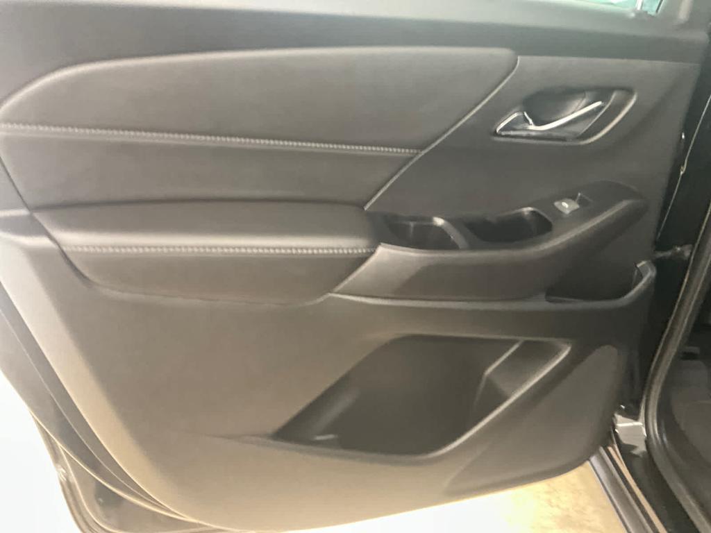 used 2023 Chevrolet Traverse car, priced at $29,988