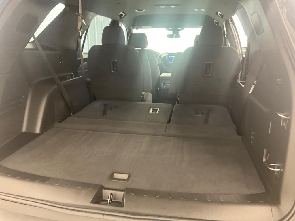 used 2023 Chevrolet Traverse car, priced at $29,988