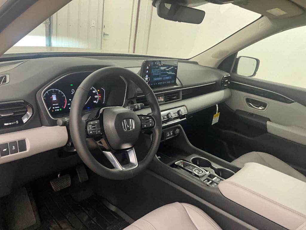 new 2025 Honda Pilot car, priced at $51,950