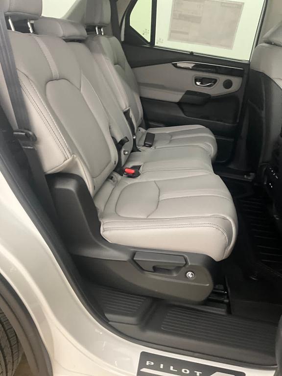 new 2025 Honda Pilot car, priced at $51,950