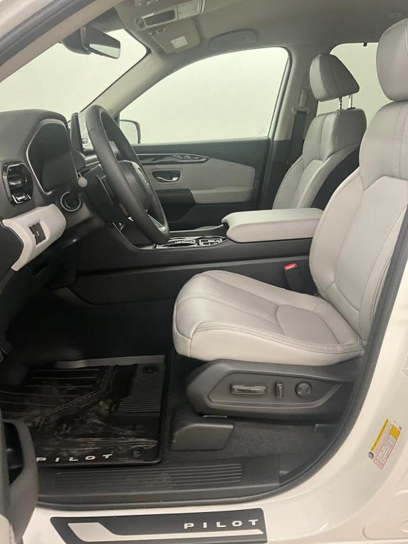 new 2025 Honda Pilot car, priced at $51,950