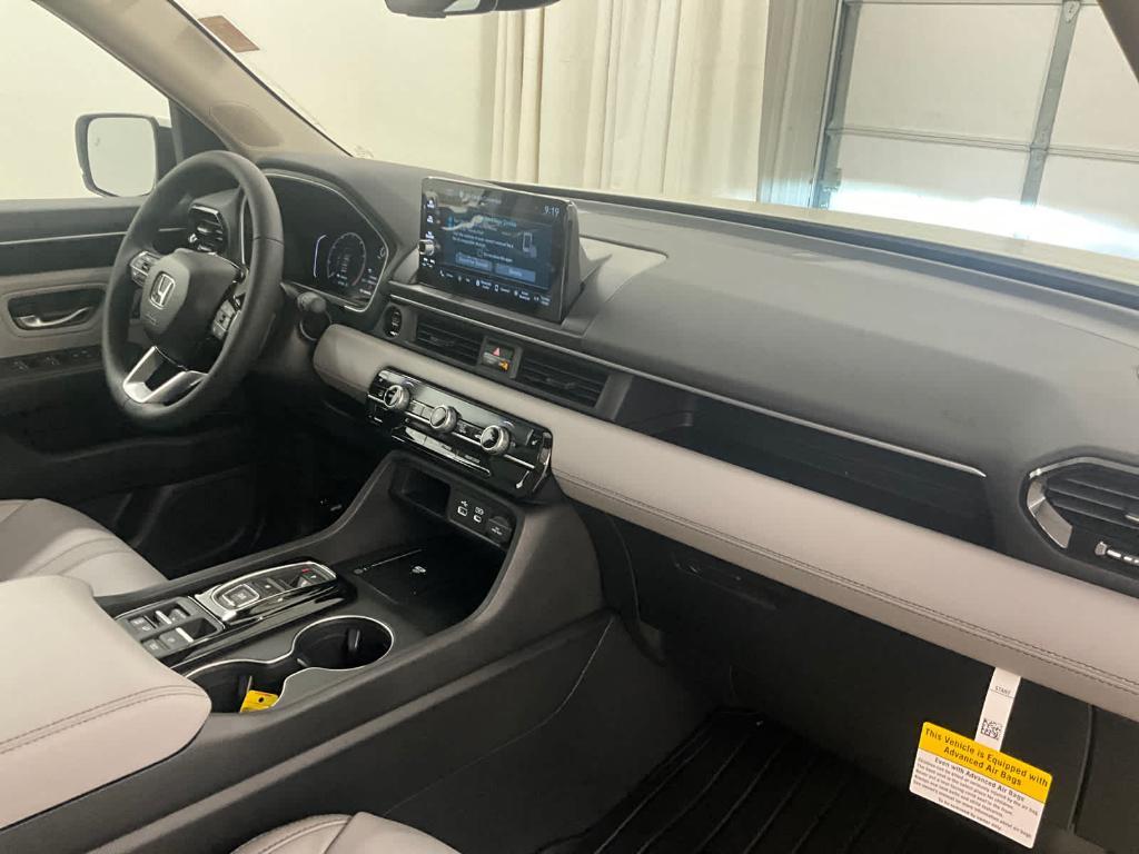 new 2025 Honda Pilot car, priced at $51,950