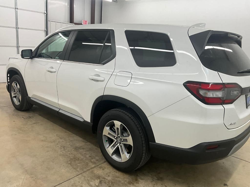 new 2025 Honda Pilot car, priced at $51,950