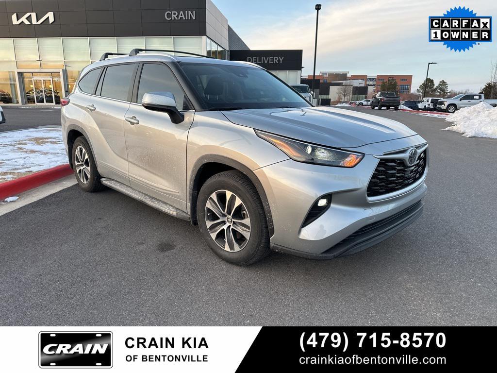 used 2023 Toyota Highlander car, priced at $38,300