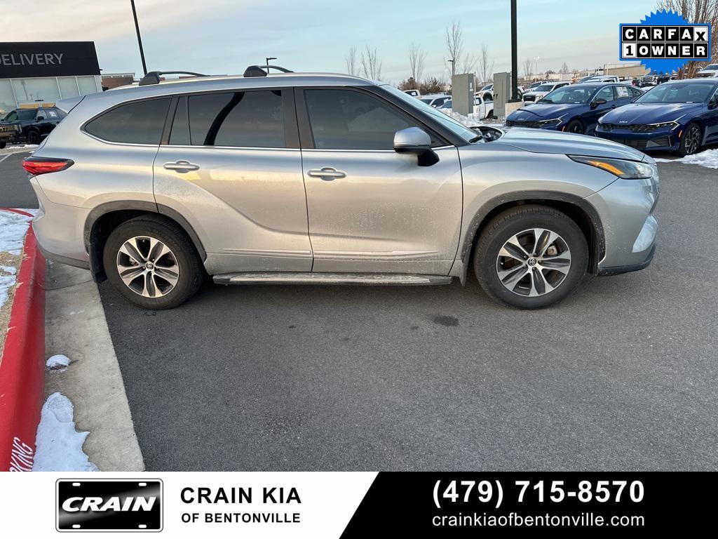 used 2023 Toyota Highlander car, priced at $38,300