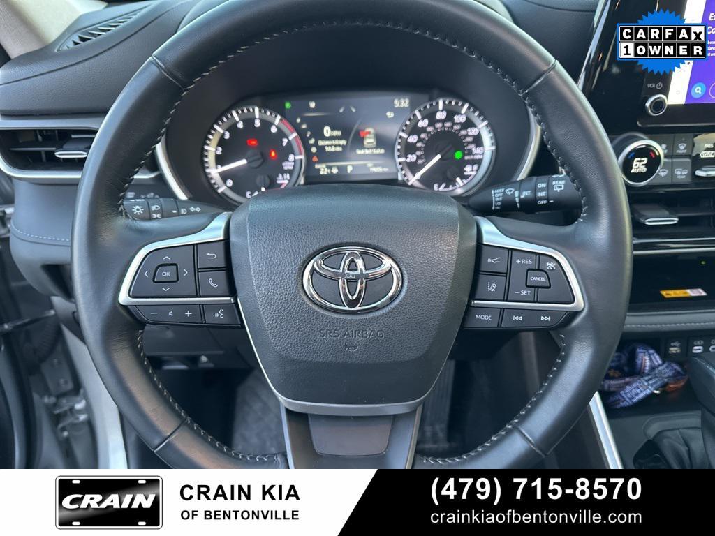 used 2023 Toyota Highlander car, priced at $38,300