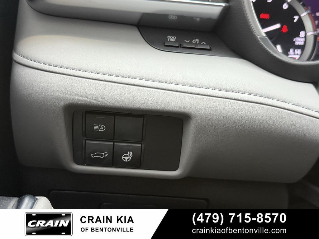 used 2020 Toyota Highlander car, priced at $29,100