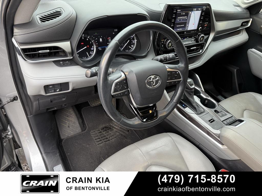 used 2020 Toyota Highlander car, priced at $29,100