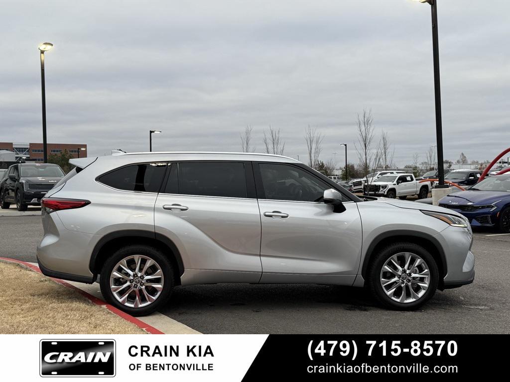 used 2020 Toyota Highlander car, priced at $29,100