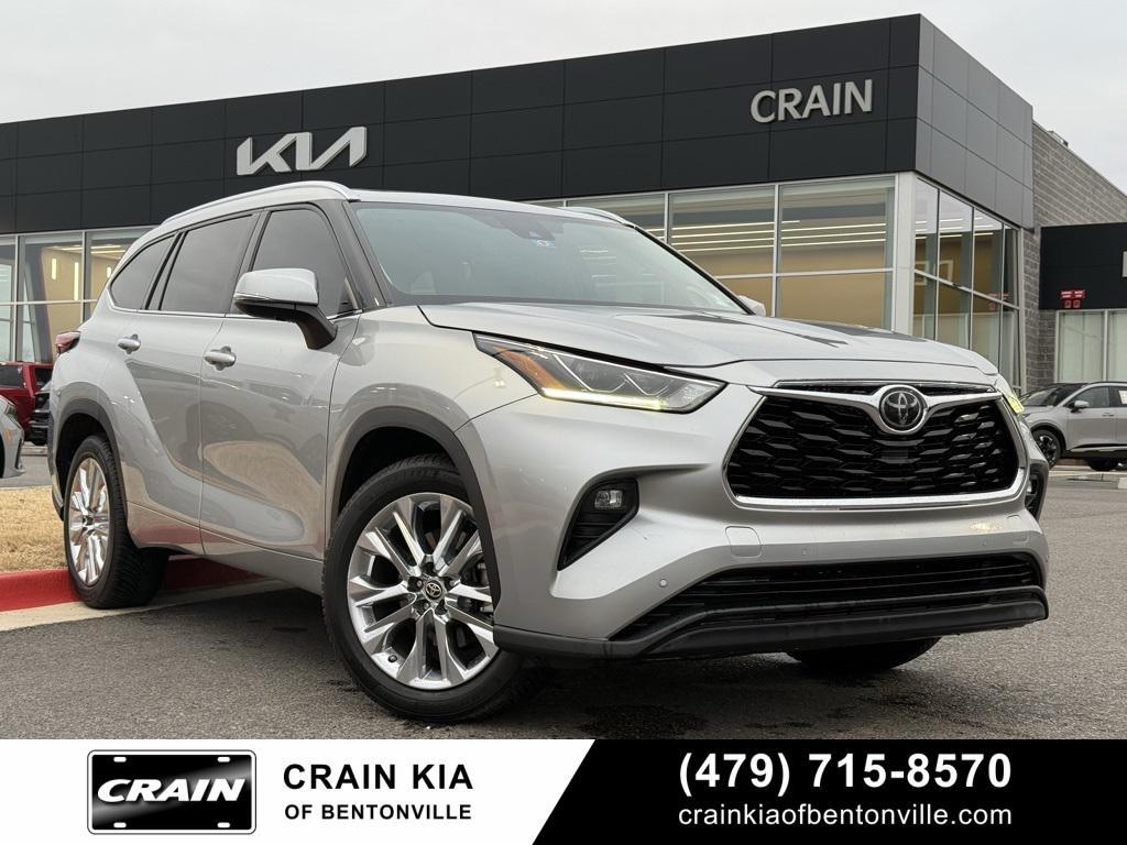 used 2020 Toyota Highlander car, priced at $29,100