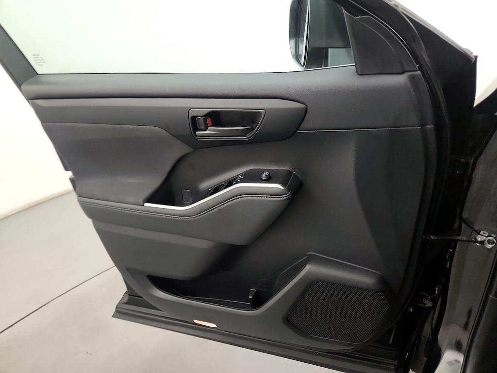 used 2024 Toyota Highlander car, priced at $34,998