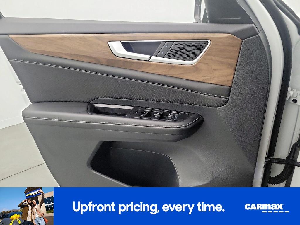 used 2025 Volkswagen Atlas car, priced at $32,998