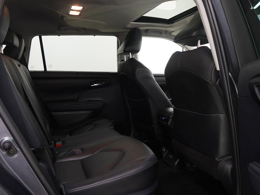 used 2021 Toyota Highlander Hybrid car, priced at $32,348