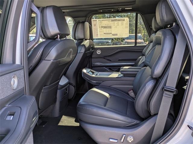 new 2025 Lincoln Navigator car, priced at $98,306