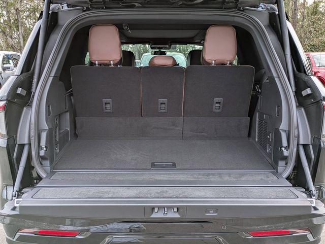 new 2026 Lincoln Navigator car, priced at $100,406