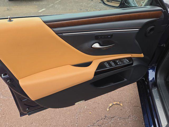 new 2025 Lexus ES 350 car, priced at $49,900