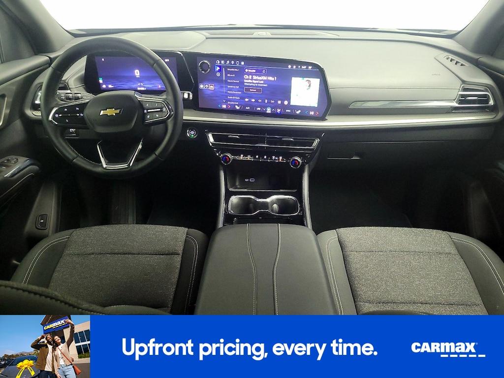 used 2025 Chevrolet Traverse car, priced at $33,998