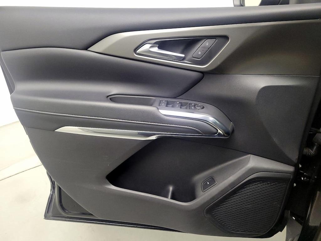 used 2025 Chevrolet Traverse car, priced at $33,998