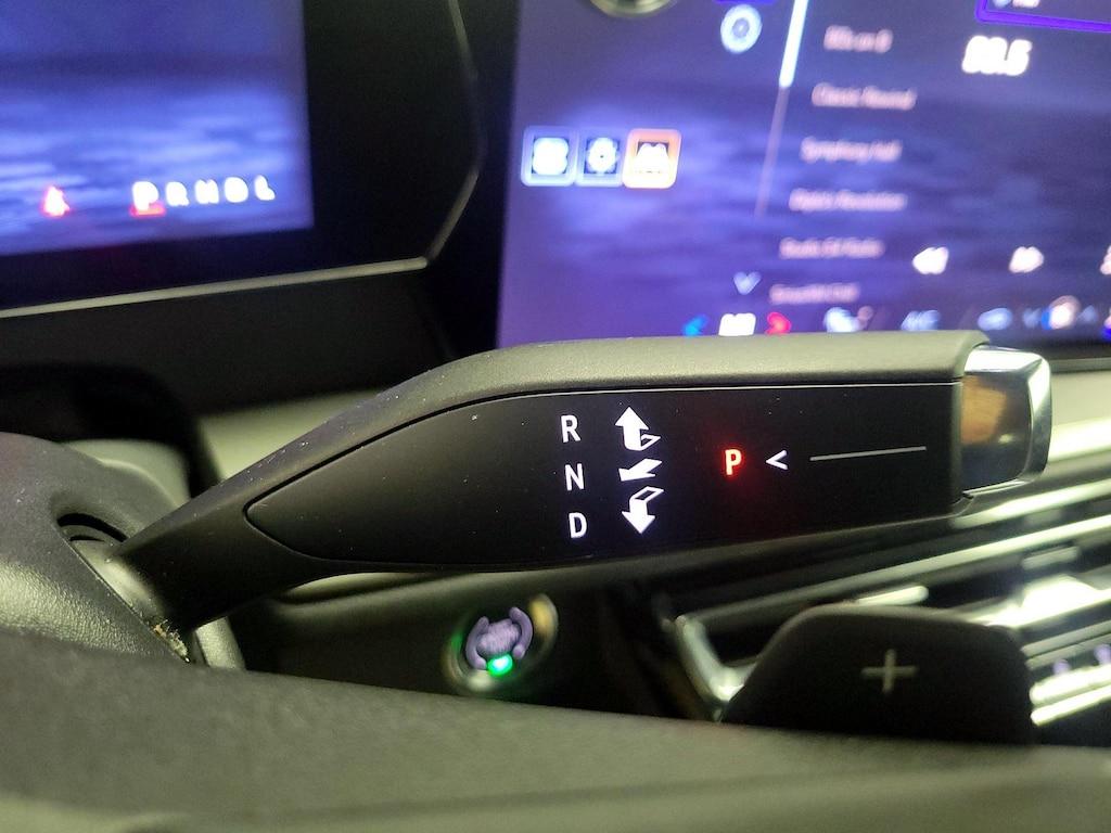 used 2025 Chevrolet Traverse car, priced at $33,998