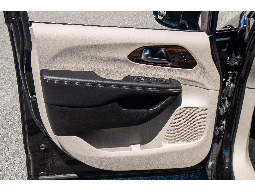 used 2023 Chrysler Pacifica car, priced at $37,444