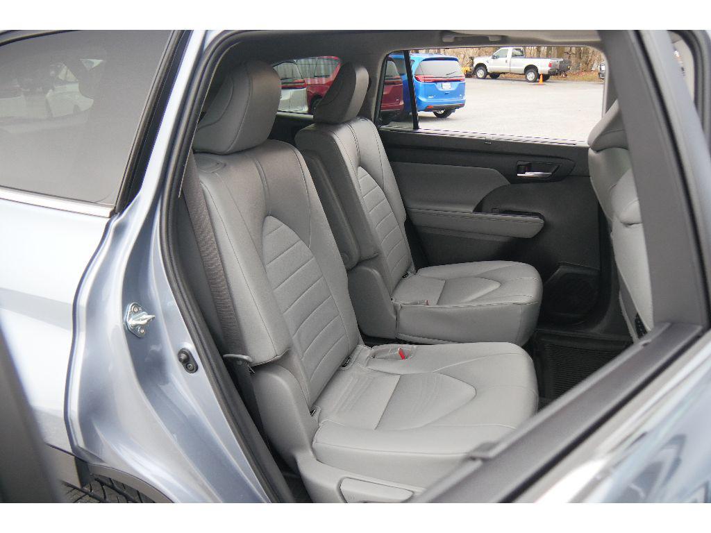 used 2023 Toyota Highlander car, priced at $36,475