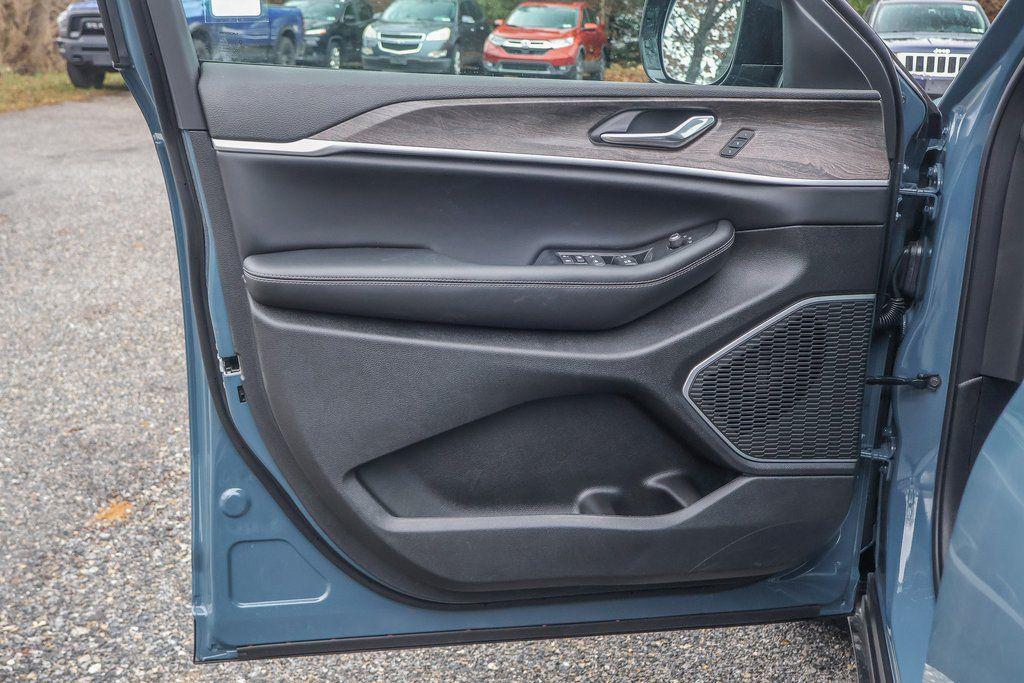 new 2026 Jeep Grand Cherokee L car, priced at $48,777