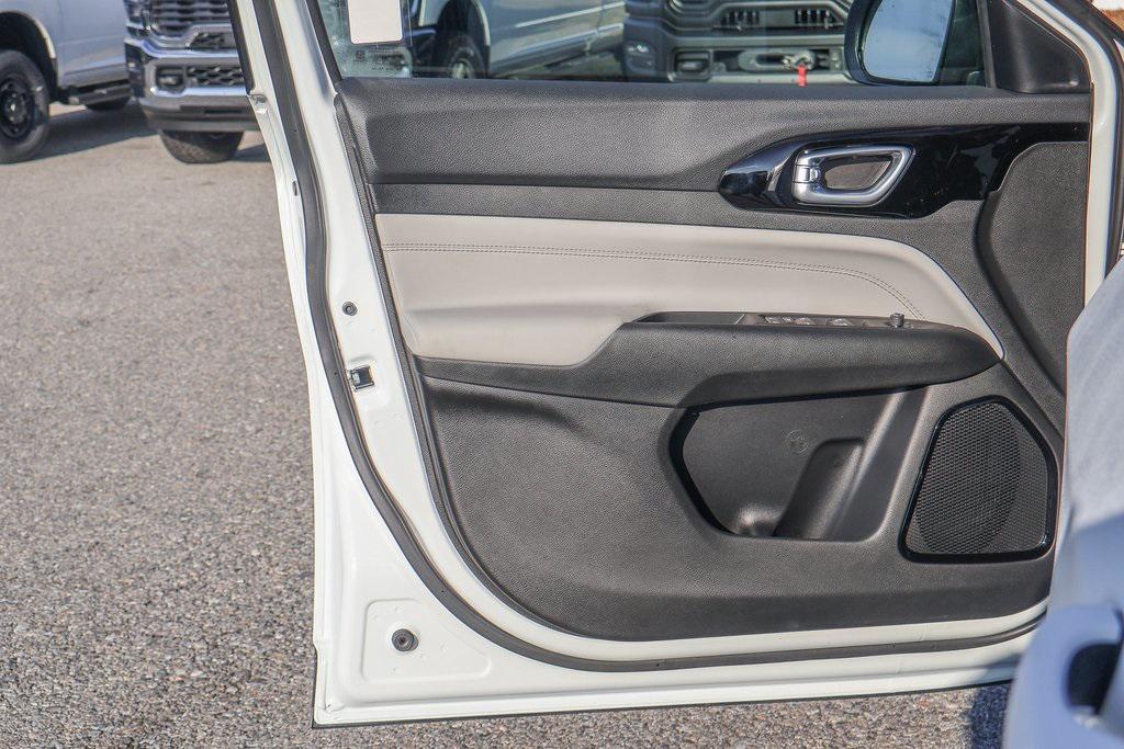 new 2026 Jeep Compass car, priced at $31,870