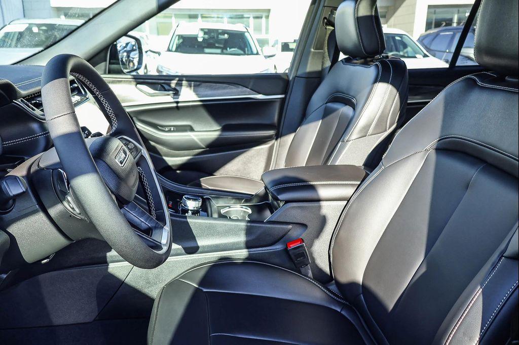 new 2025 Jeep Grand Cherokee car, priced at $53,730