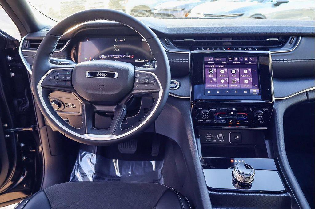 new 2025 Jeep Grand Cherokee car, priced at $44,852